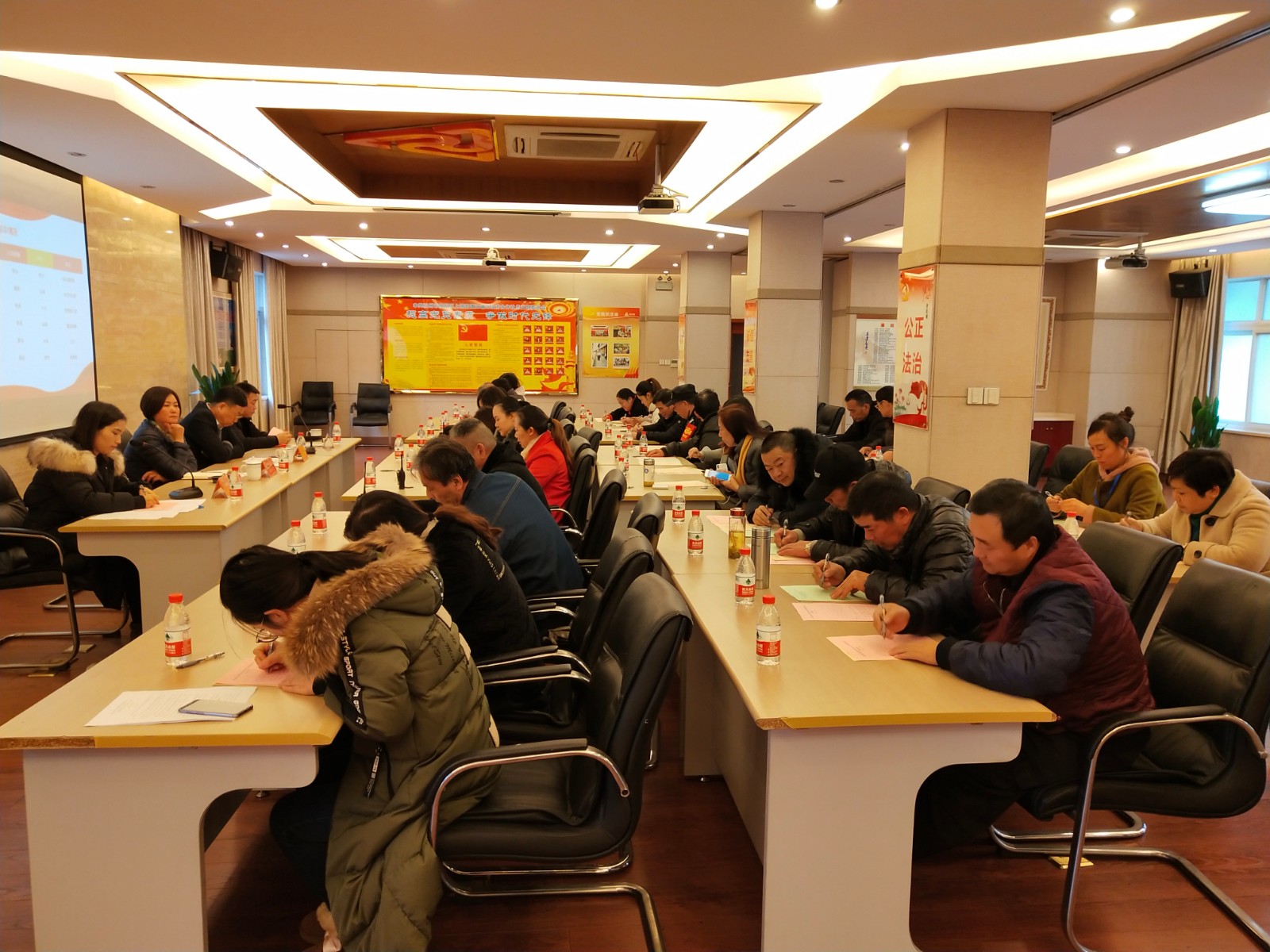J9国际站备用市场选举产生第四届工会委员会.jpg