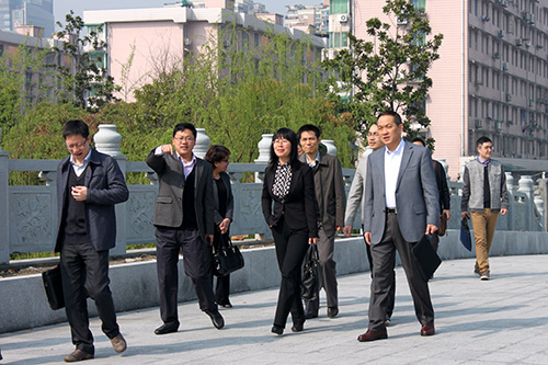 20150329中央党？翁庾樽乙恍休傲貸9国际站备用文创园调研 (1).jpg