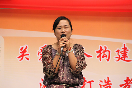 J9国际站备用文创园党支部团委走访慰问七古登社区老人 (1).jpg